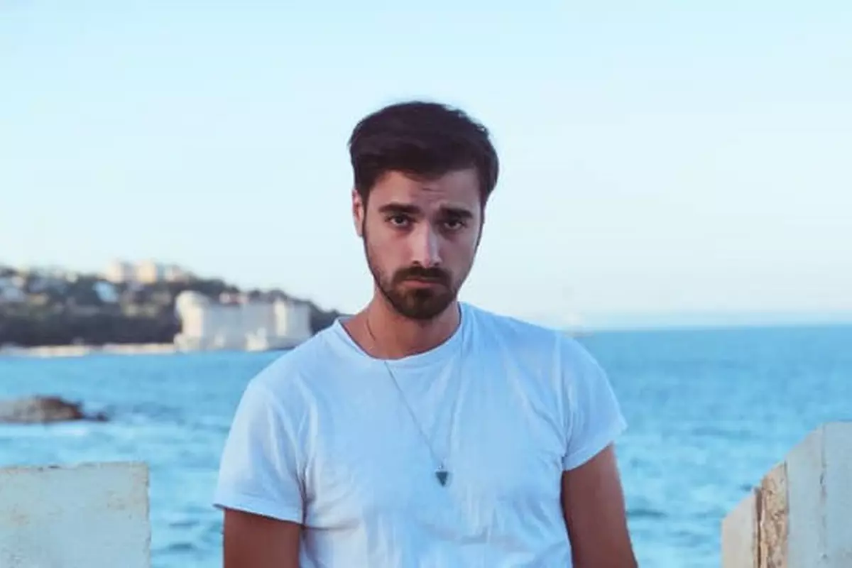 Liviu Teodorescu È™i Iubita Lui S Au CÄƒsÄƒtorit Civil DupÄƒ 10 Ani De RelaÈ›ie Ce È›inutÄƒ A Purtat Iulia Libertatea