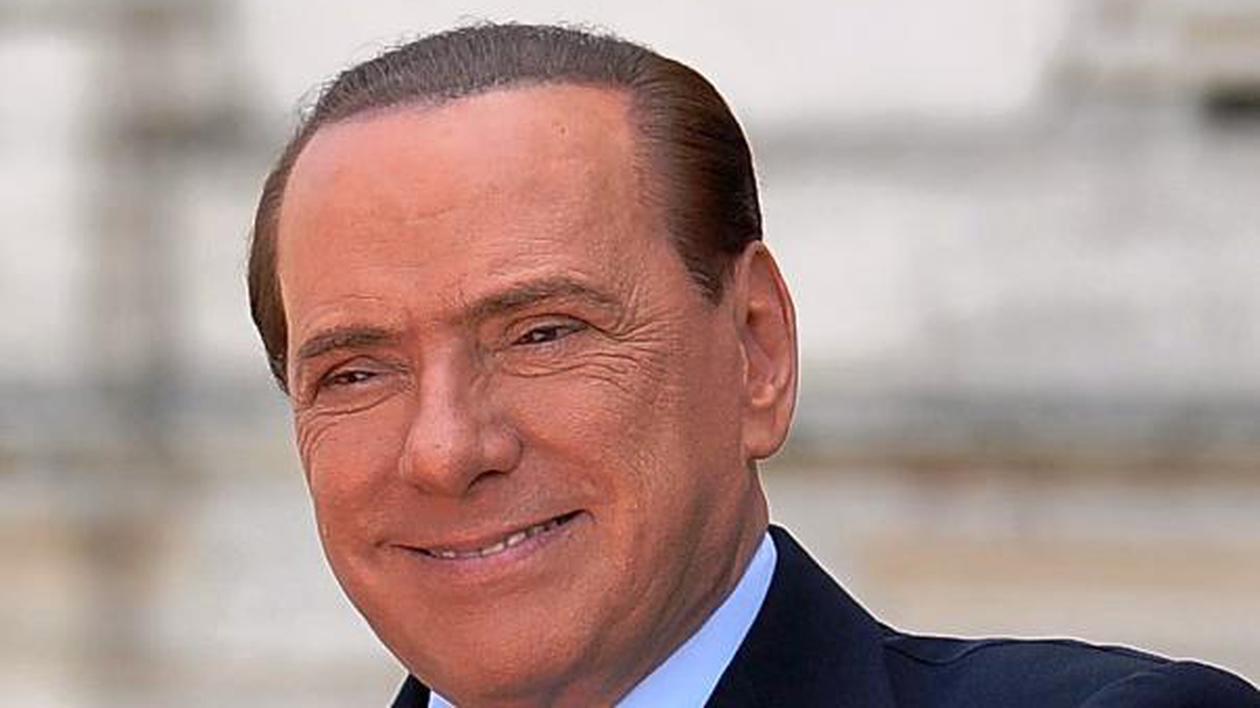 Cum reuşeşte Berlusconi să arate tânăr la cei 74 de ani ai săi?