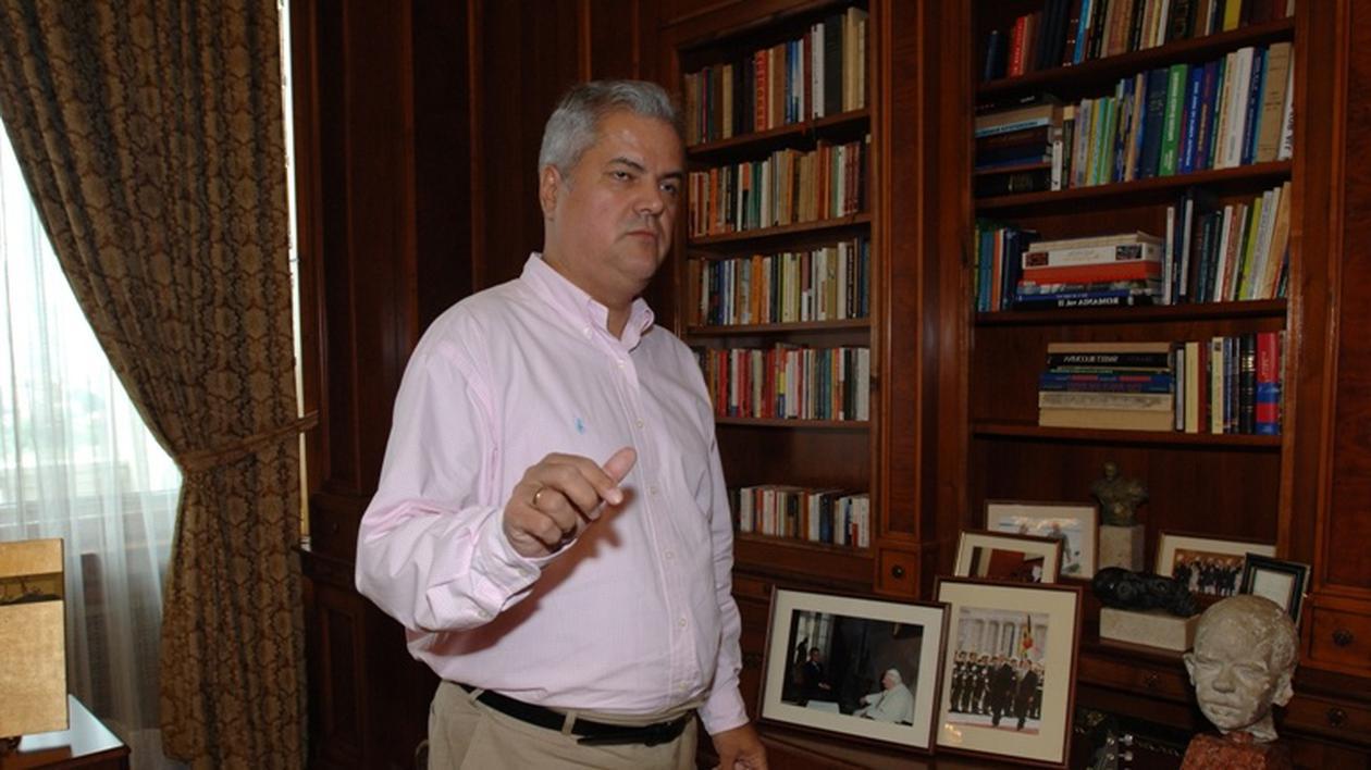 Adrian Năstase: "Am băut cu Traian Băsescu nenumărate sticle de whisky"
