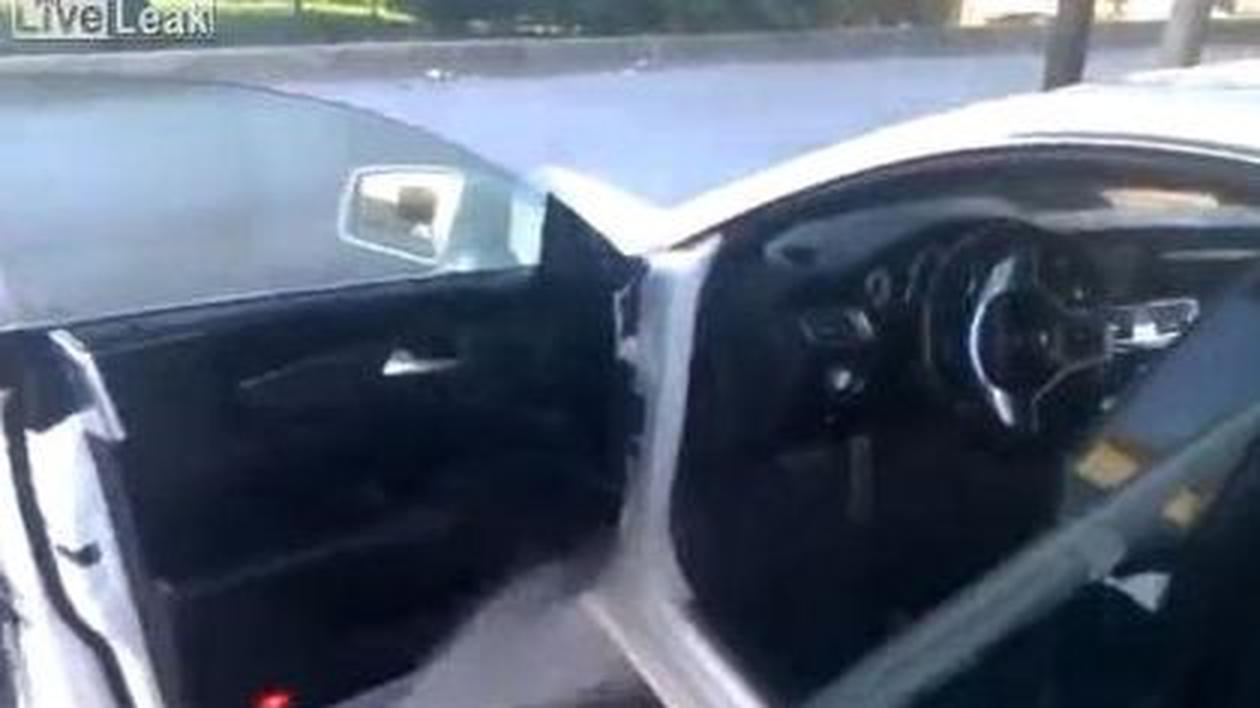 Video | Uite cum îşi bat joc muncitorii de la spălătorie de o maşină de zeci de mii de euro!