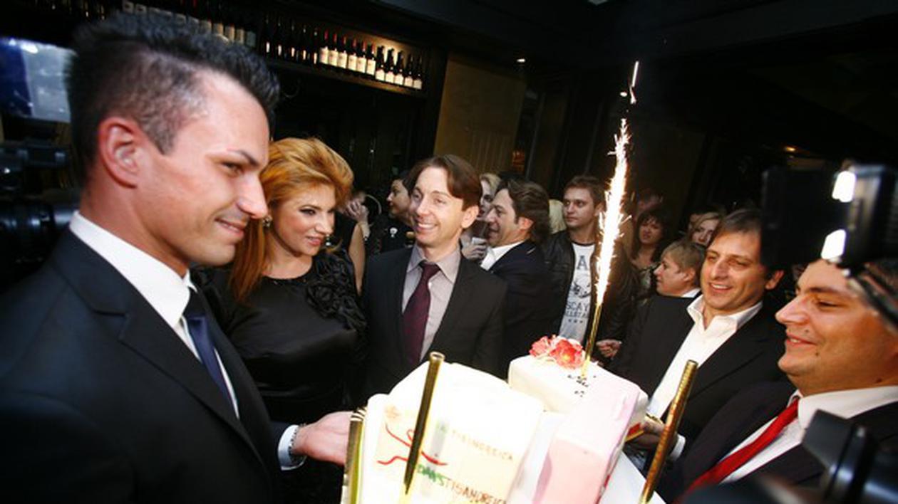 Foto | Mihaela Borcea a făcut mare chef de ziua ei! A fost nedespărţită de italian!