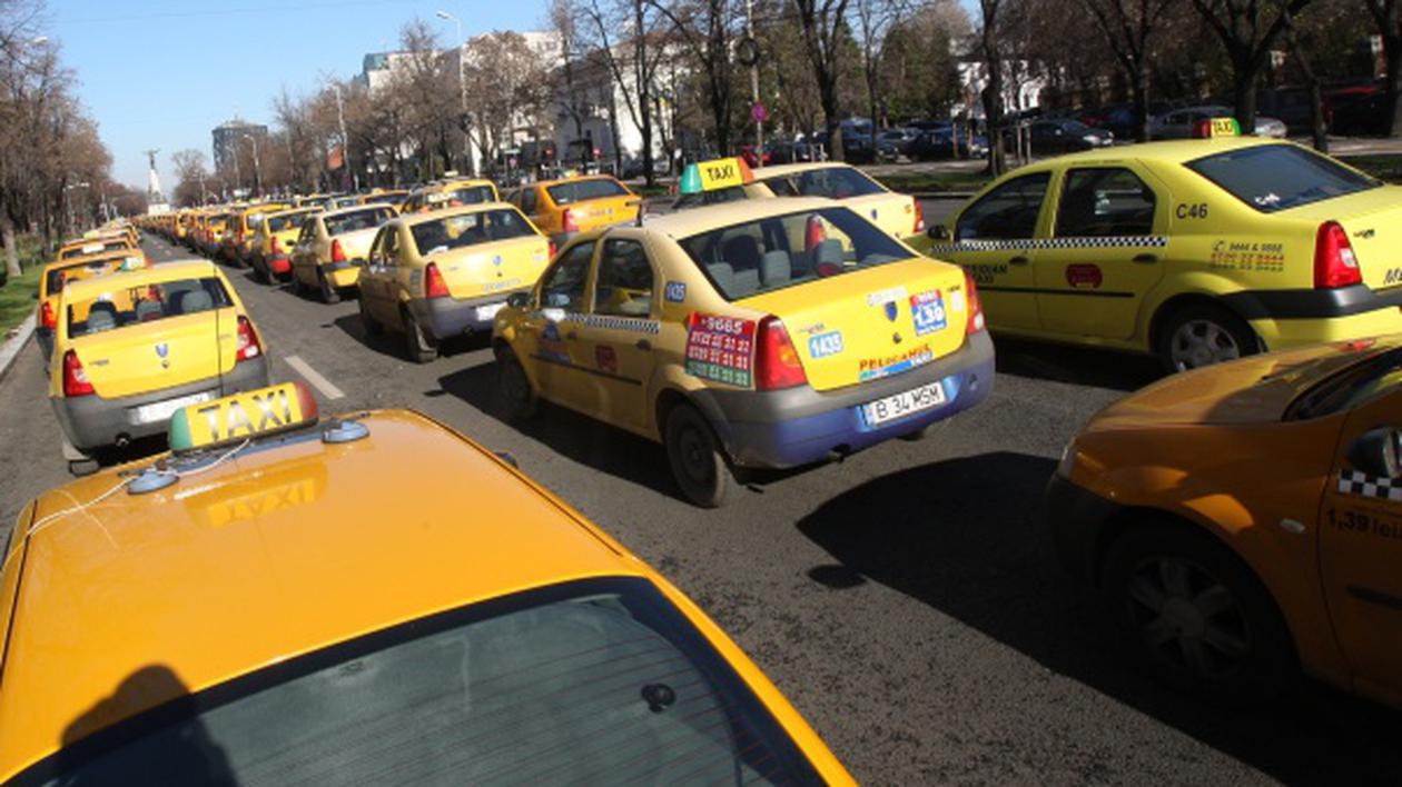 2.000 de taxiuri, scoase în stradă în Capitală la protest