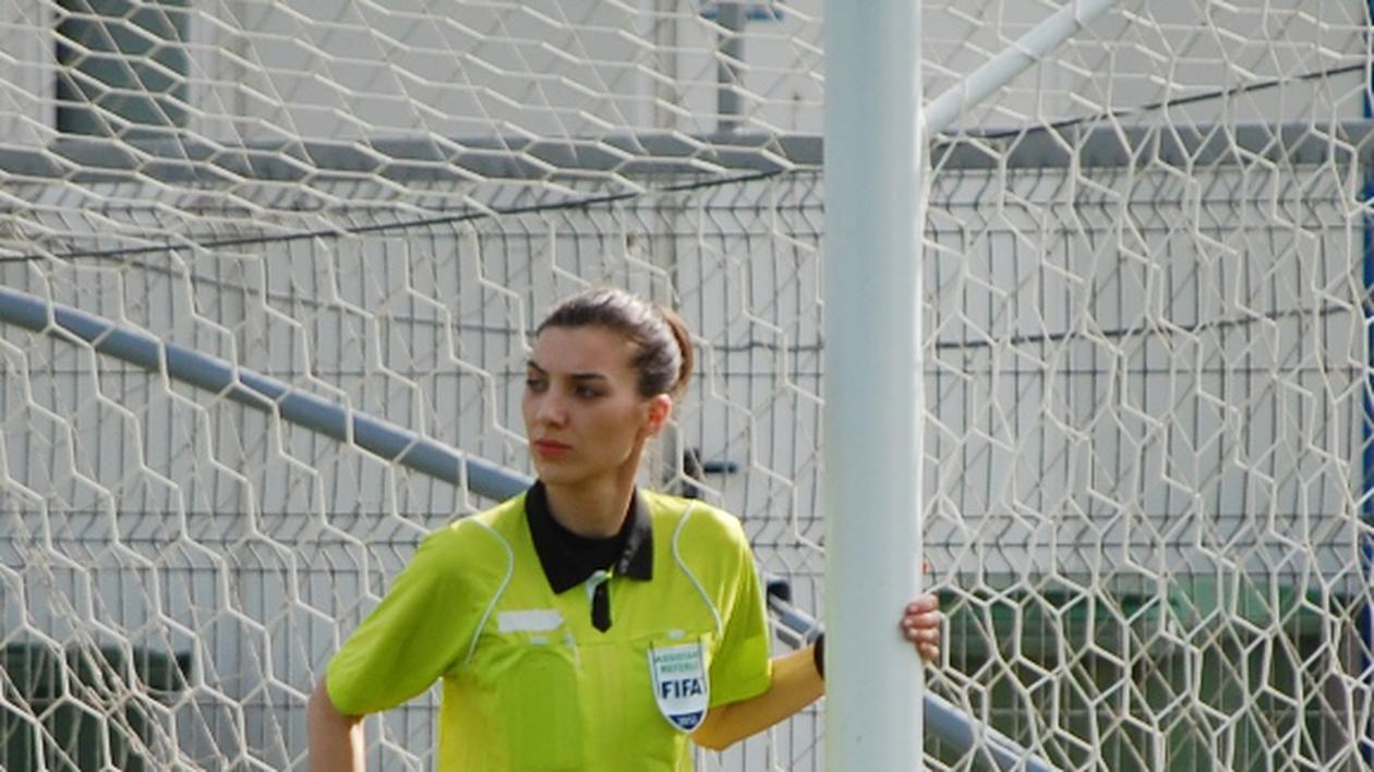Verişoara stelistului Dănănae e considerată cea mai sexy arbitră din România!