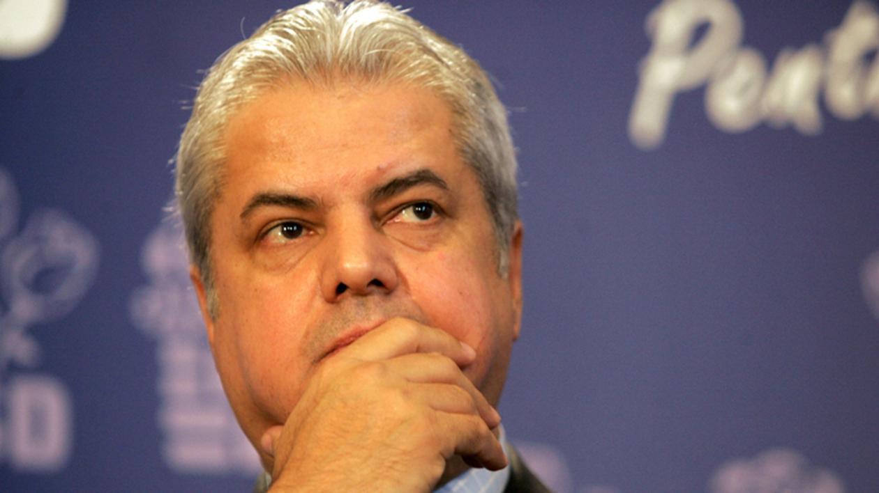 Adrian Năstase şi fiul, lideri pe Facebook 