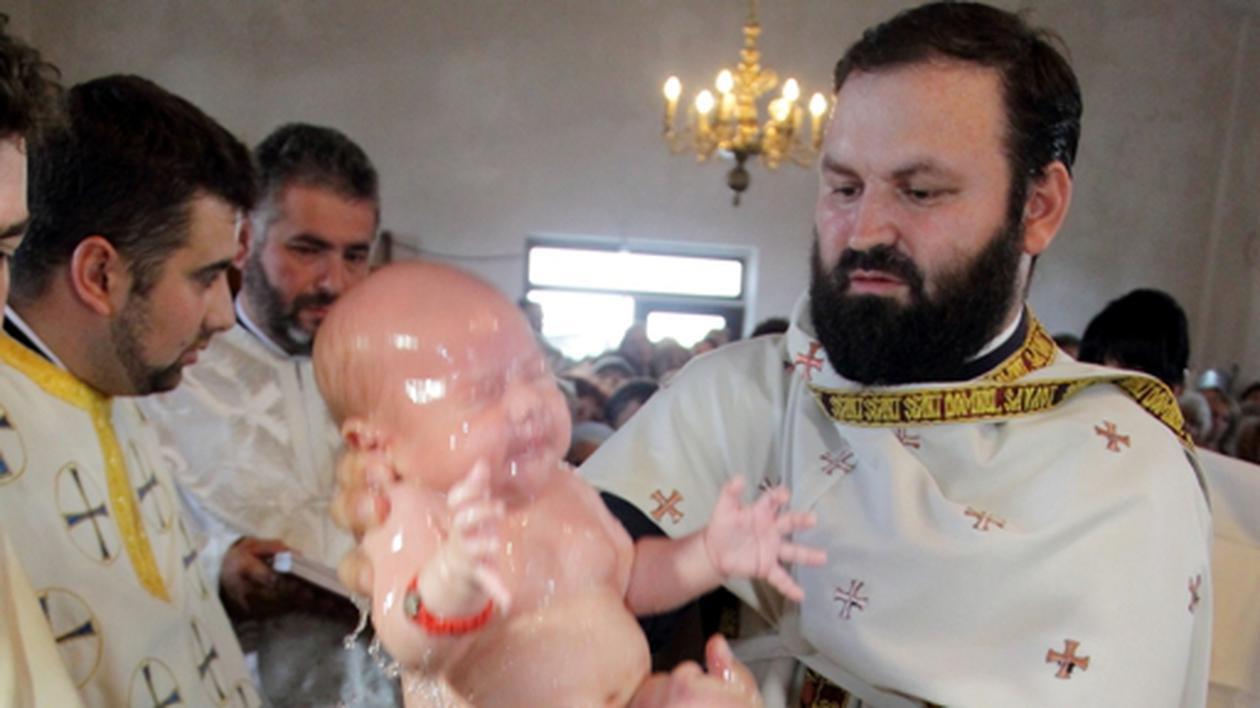 Intră şi vezi mai multe imagini de la botezul băieţelului Gabrielei Firea!