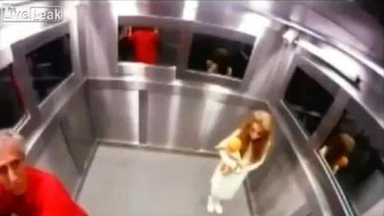 CEA MAI TARE FARSĂ DIN ULTIMII ANI? Tu ce ai face dacă ar apărea FANTOMA unei fetiţe în LIFT? | VIDEO