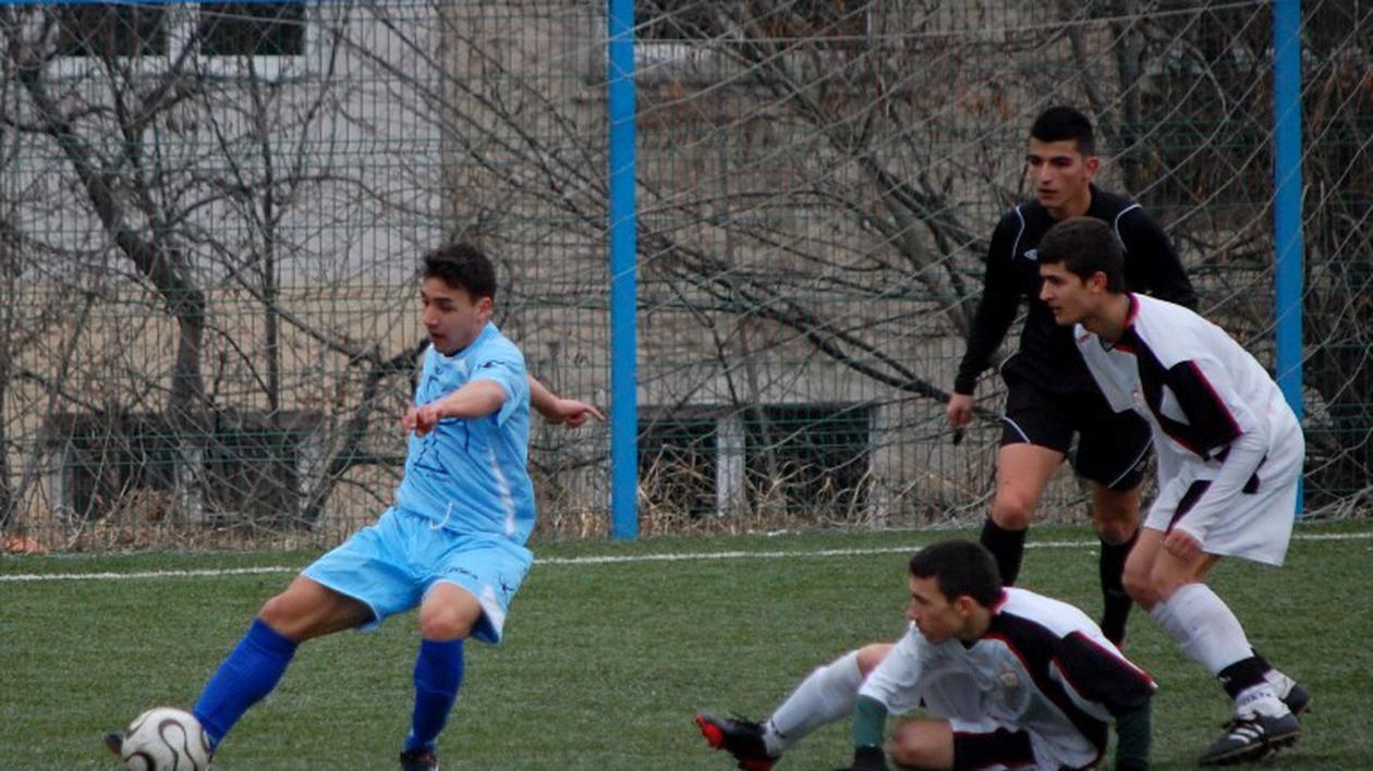 Fotbalistul al cărui frate s-a sinucis săptămâna trecută s-a întors pe teren!