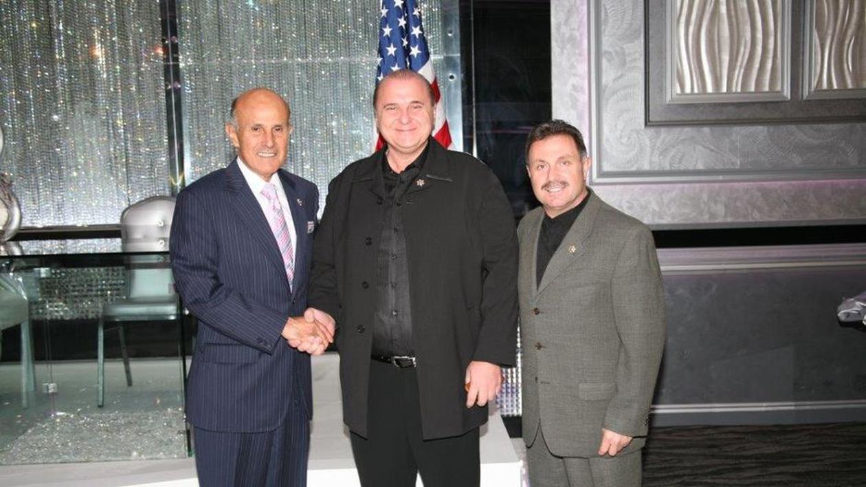 IMPRESIONANT! Nick Rădoi, decorat cu o stea de şerif în Los Angeles FOTO