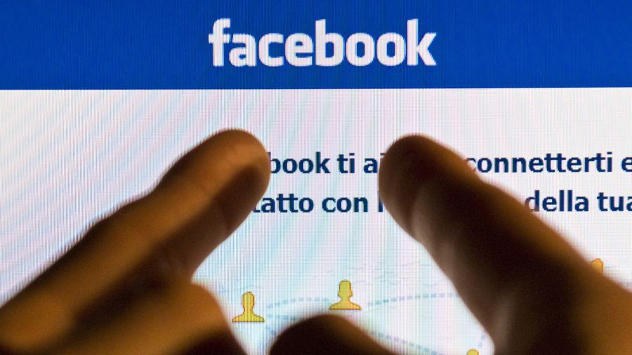 Femeile singure ar trebui să renunţe la profilul de Facebook, susţine un expert! Iată motivul!