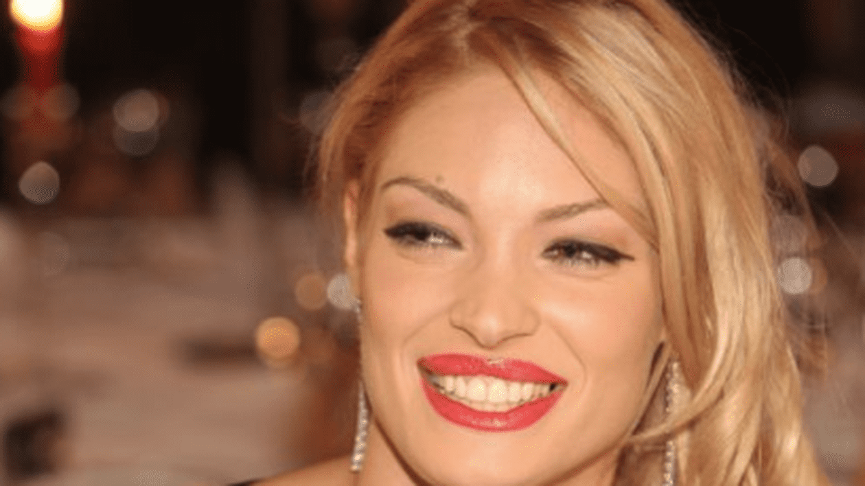După ACCIDENTUL suferit, Valentina Pelinel SE RECUPEREAZĂ. Iată CE EXERCIŢII face 