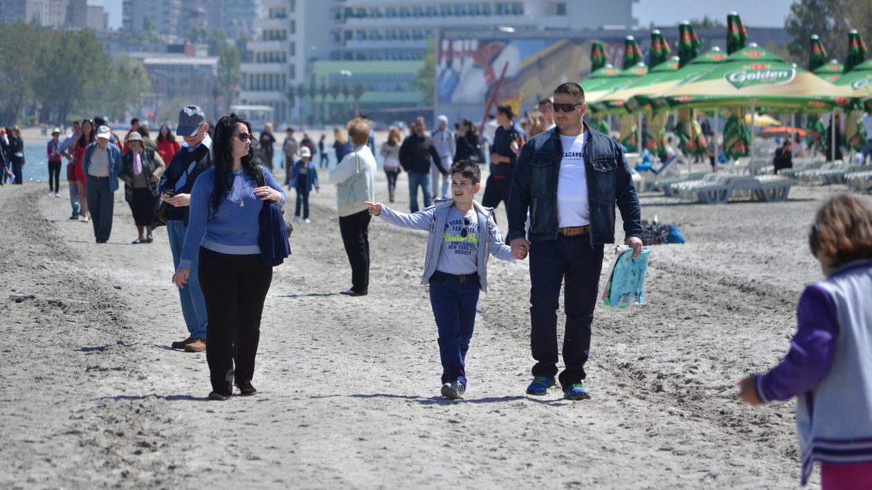 1 MAI 2014. Ce URĂRI care pot fi trimise prin SMS de Ziua Internaţională a Muncii