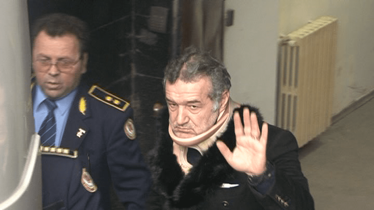 E sănătos tun: Becali a recunoscut că a purtat gulerul cervical degeaba!