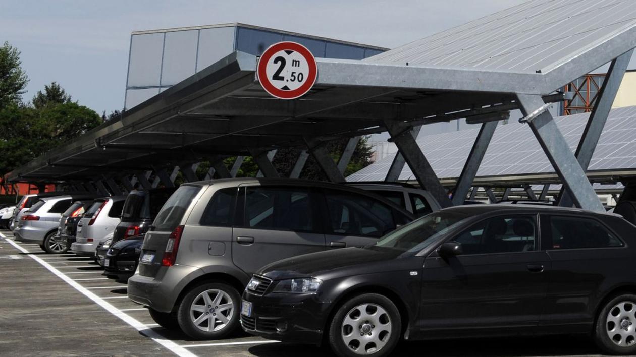 Decizie de ultimă oră: Parcările de bloc, amenajate la cel puţin 5 metri DISTANŢĂ, de ferestrele IMOBILULUI