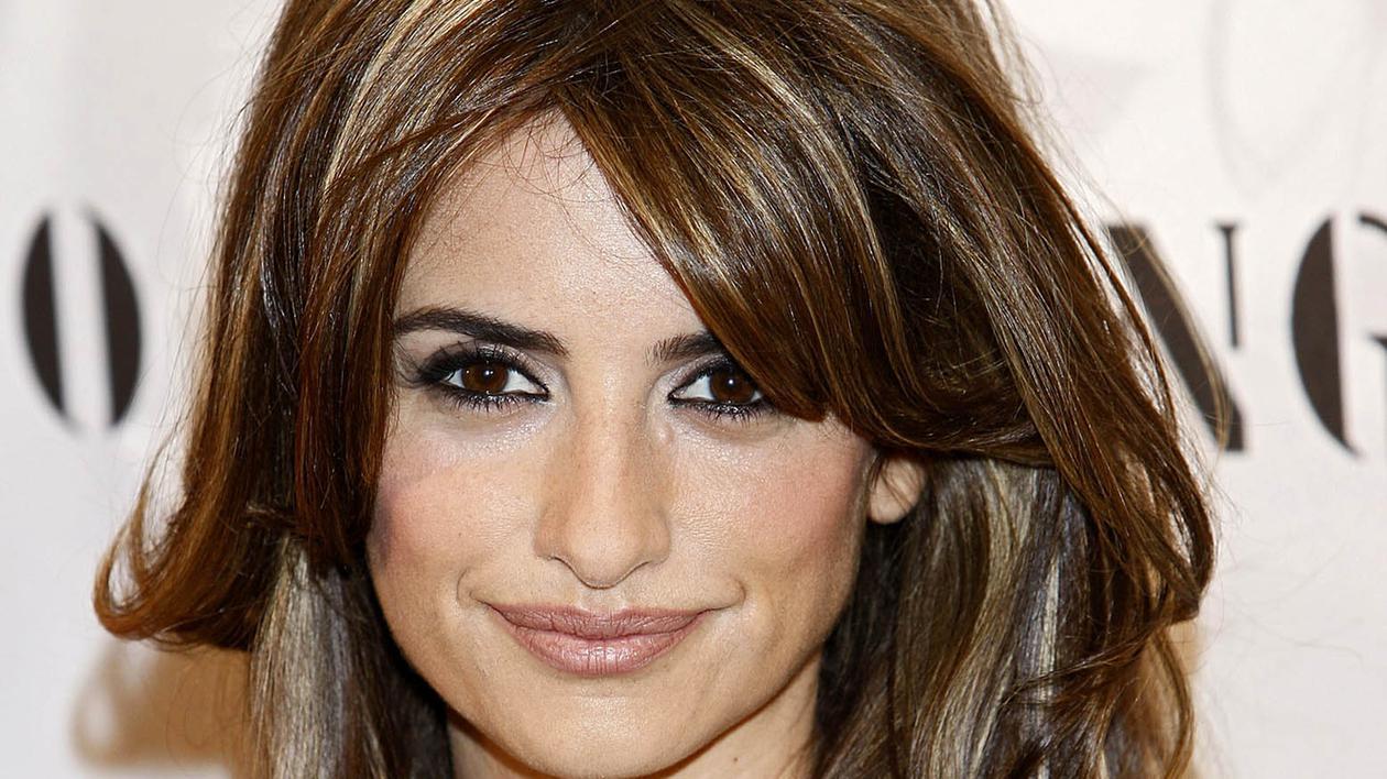 PENELOPE CRUZ, cea mai FRUMOASĂ FEMEIE DIN LUME, conform celor de la Esquire