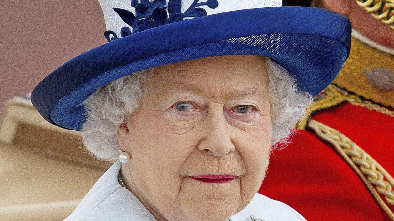 Vrei să LUCREZI pentru Regina MARII BRITANII? Uite ce TREBUIE SĂ FACI!
