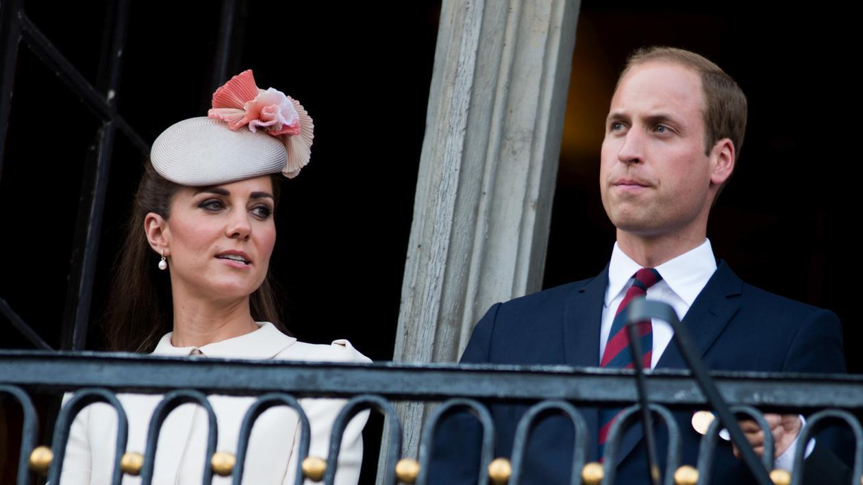 Kate Middleton, SCOASĂ DIN SĂRITE DE PRINŢUL WILLIAM, după ce A PETRECUT cu mult alcool până DIMINEAŢA