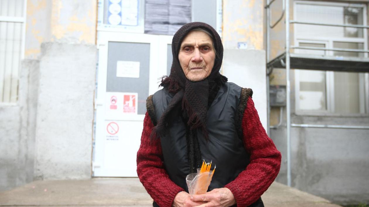 ALEGERI PREZIDENȚIALE 2014. LA DEVESELU, OAMENII au VENIT la VOT DIRECT de la BISERICĂ! | FOTO
