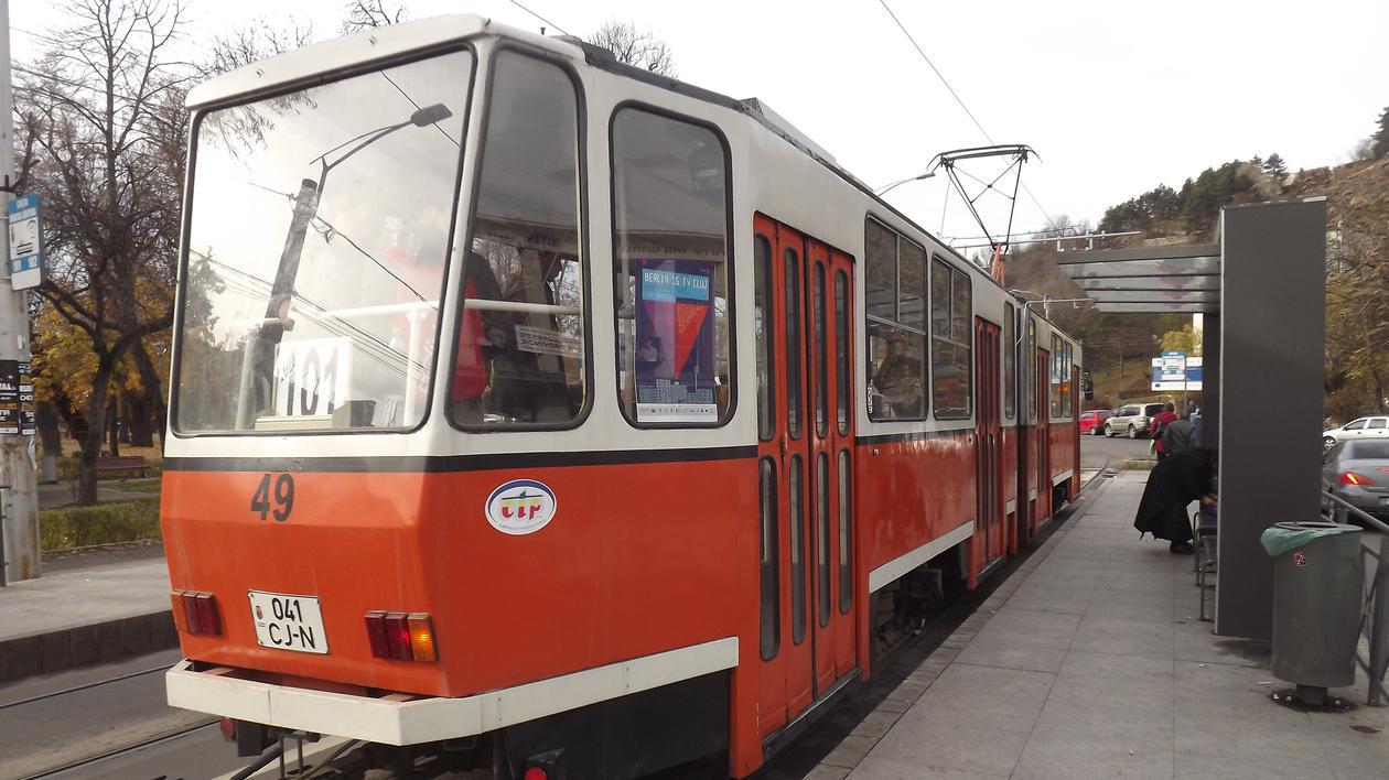 CINEMATOGRAF ÎN TRAMVAI! Uite ce filme poți vedea când mergi spre serviciu | FOTO