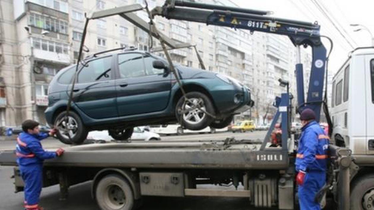 Mașinile din sectorul 3 parcate neregulamentar vor fi ridicate