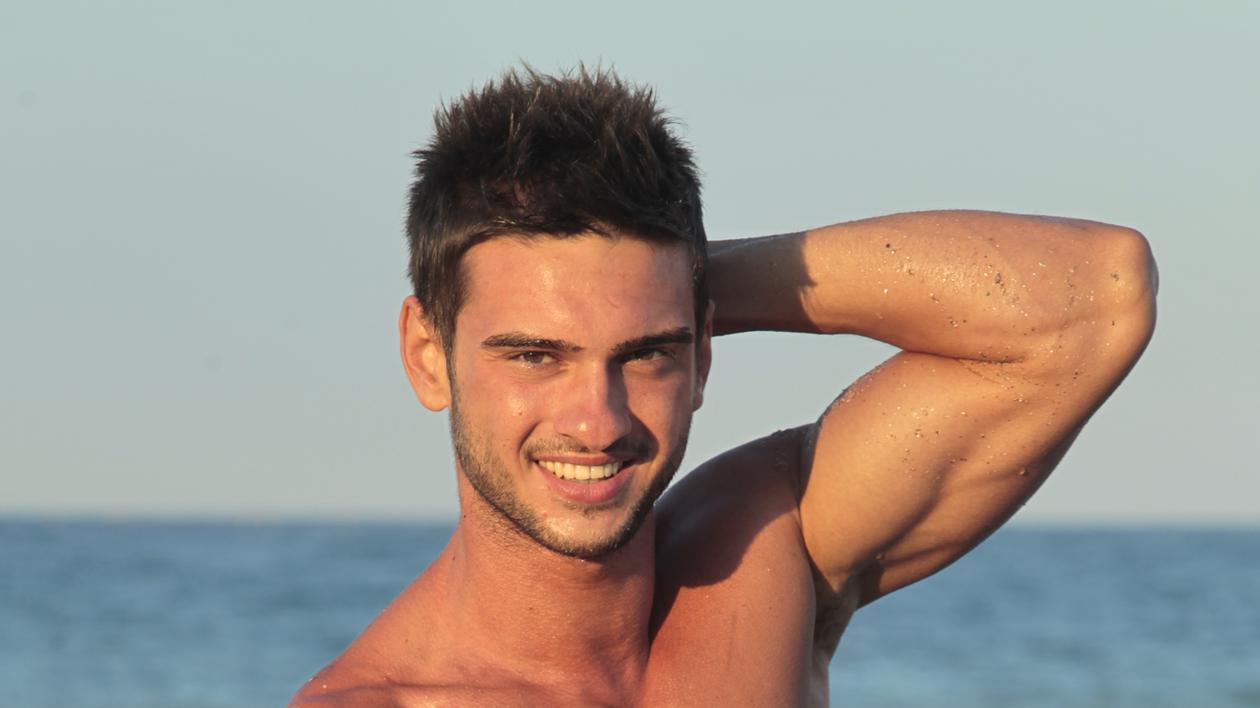 EXCLUSIV/ Dorian Popa, pe urmele lui Miley Cyrus. S-a specializat în show erotic cu stripperi, interzis bărbaților!