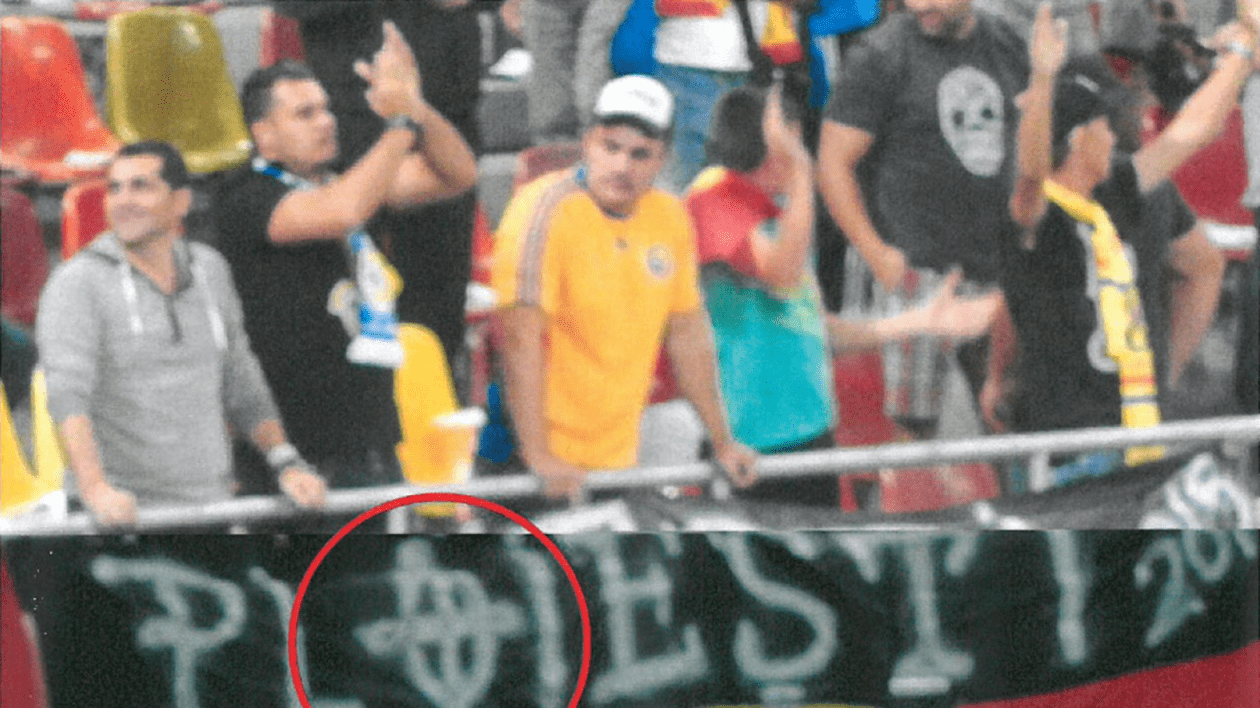 UEFA ne-a suspendat terenul, pentru meciul România - Finlanda, din cauza acestui banner. Suporterul român prins în ofsaid se apără: ”Este o mare prostie”/ EXCLUSIV