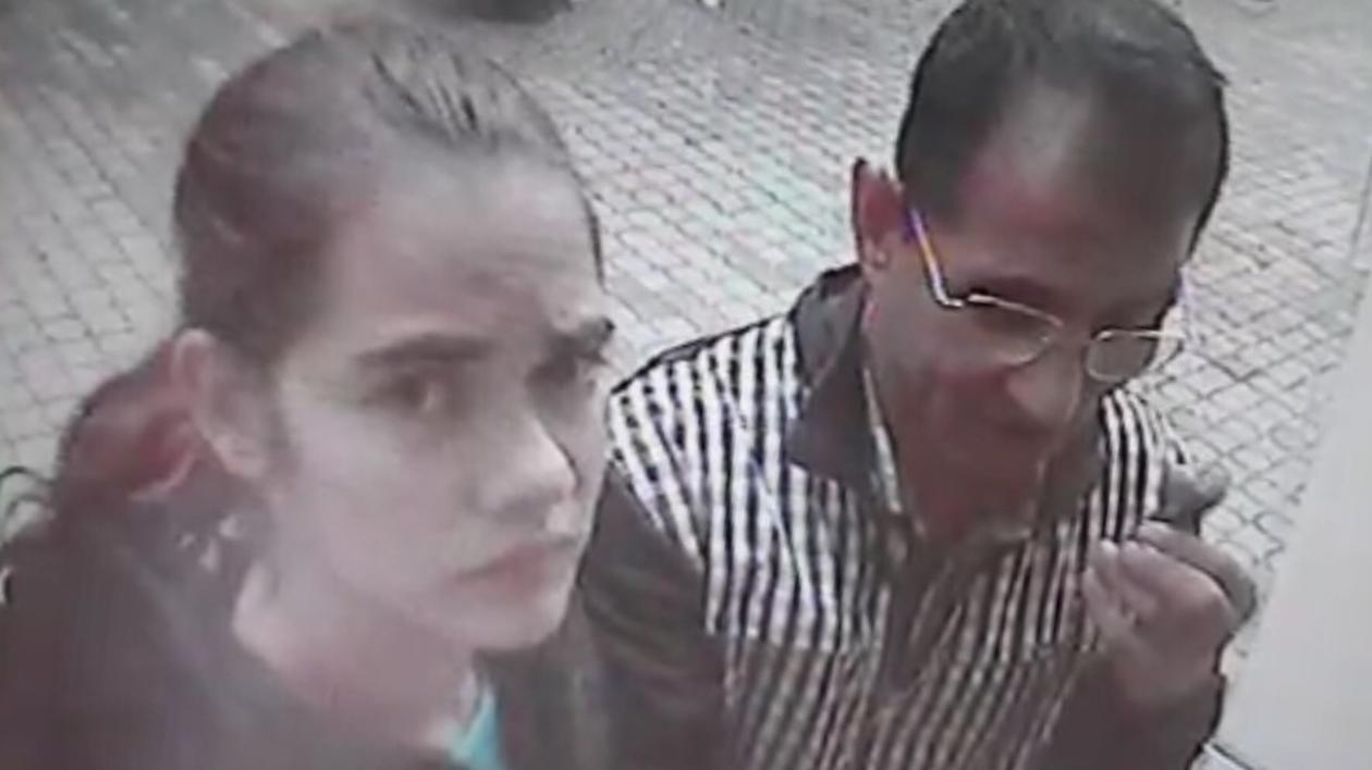 Poliţiştii cer ajutorul oamenilor pentru a prinde doi hoţi care au spart mai multe bancomate