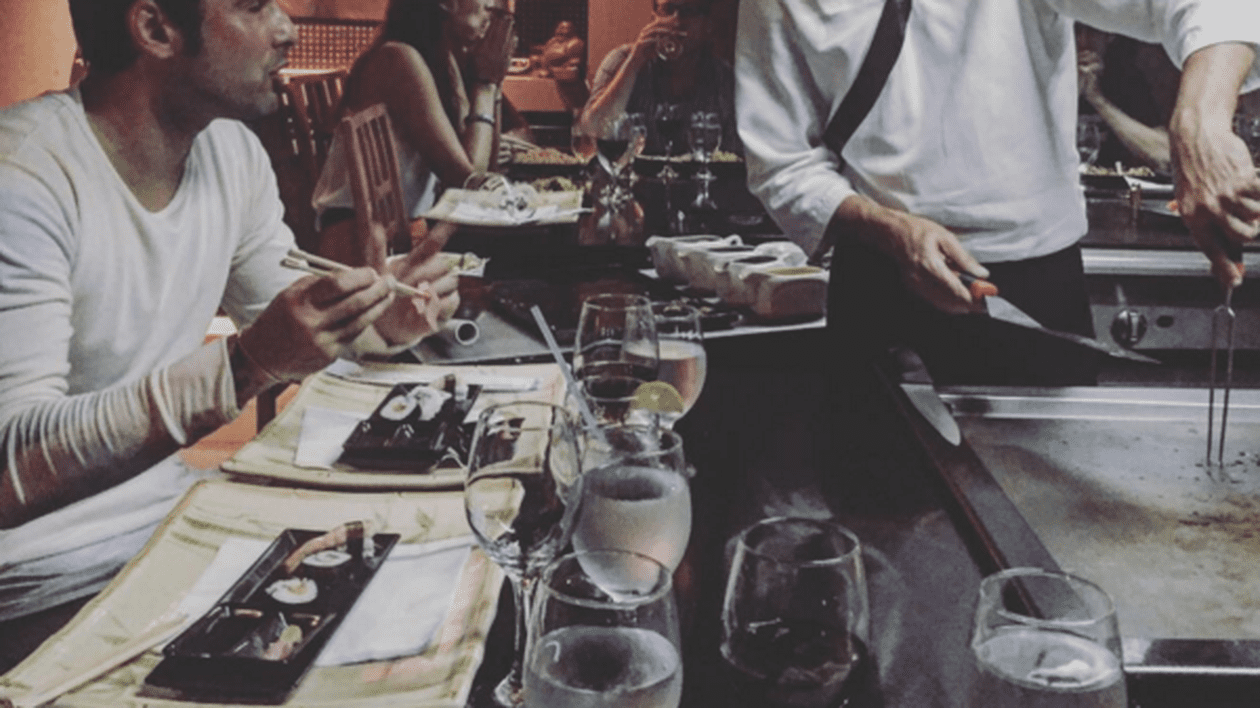 Adrian Mutu este mare pasionat de sushi, un preparat care inspiră la sex / VIDEO