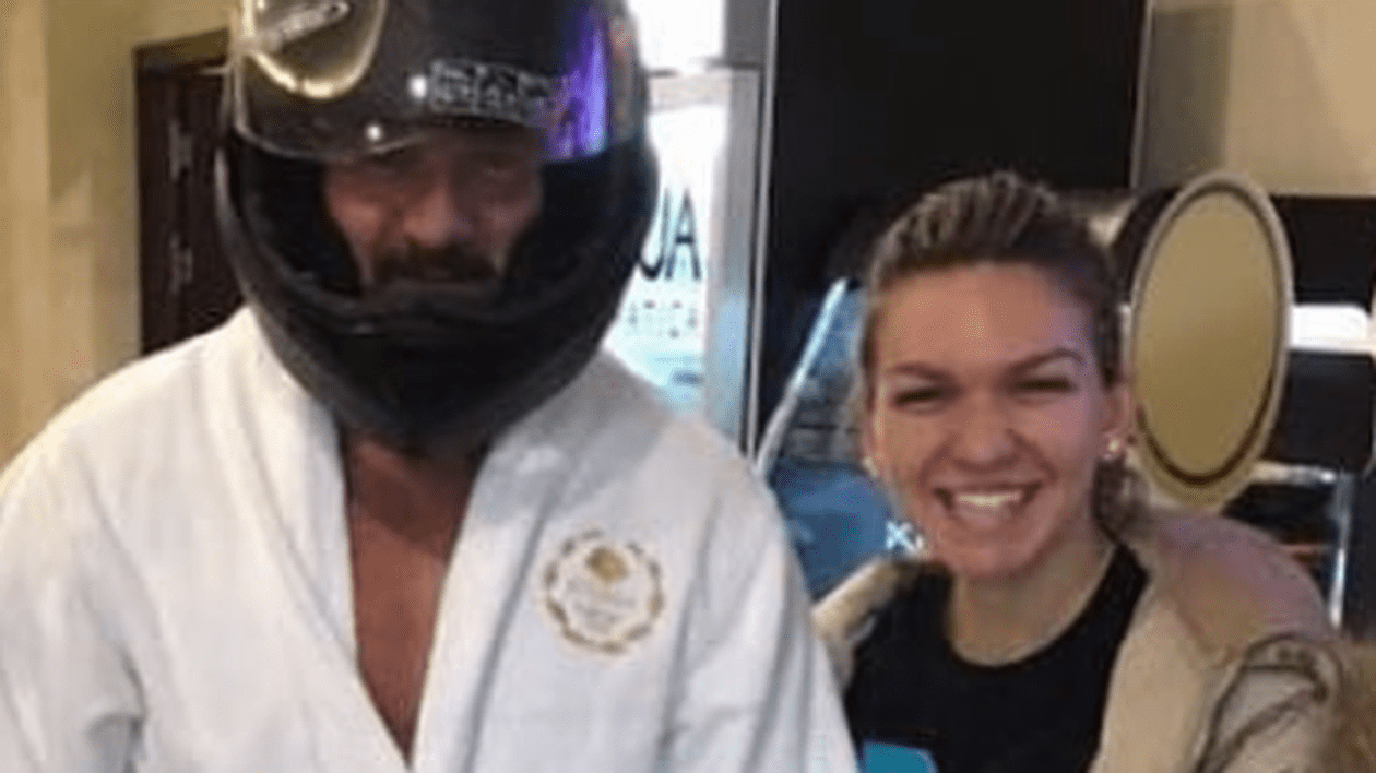 Simona Halep i-a dăruit o cască de motociclist lui Bogdan Stelea. Reacția fostului fotbalist