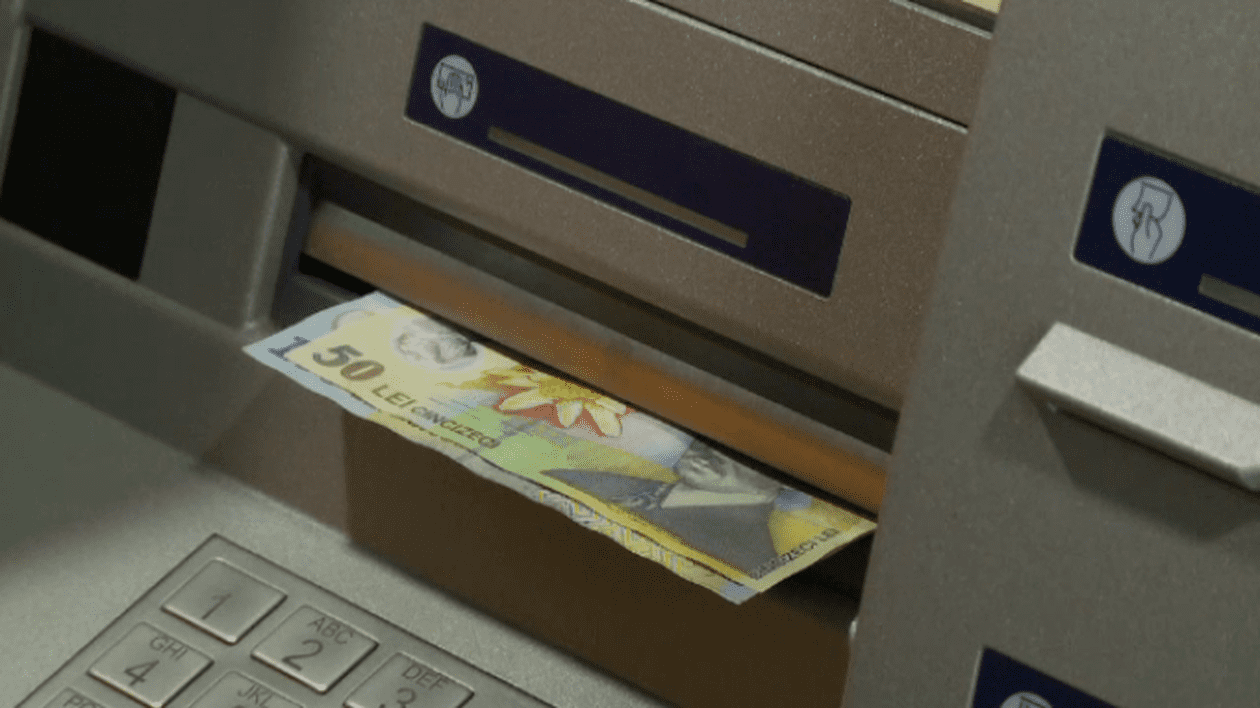 Românii pot retrage bani de la bancomat cu telefonul. Ce bancă introduce noul sistem
