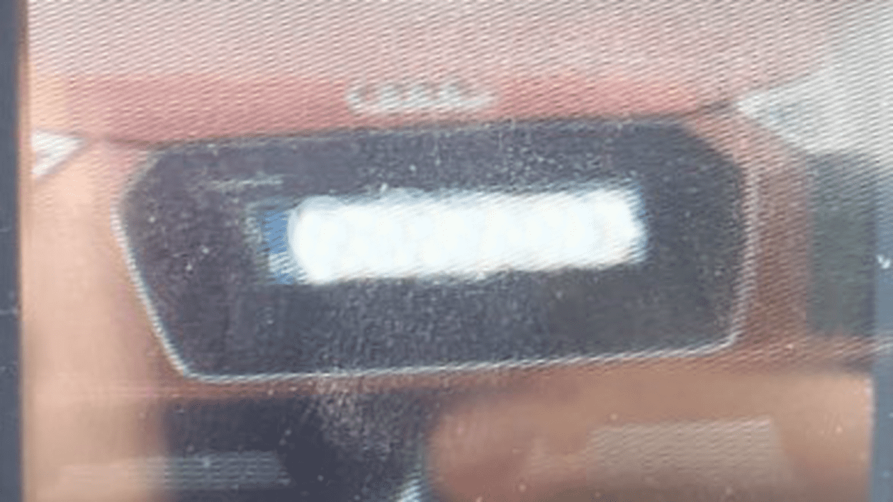 Şofer, prins cu viteză record pe autostradă! A fost înregistrat cu 276 km/h de poliţiştii de la „Autostrăzi” care l-au lăsat pe şofer pieton pentru 90 de zile şi l-au amendat cu 2.900 de lei.