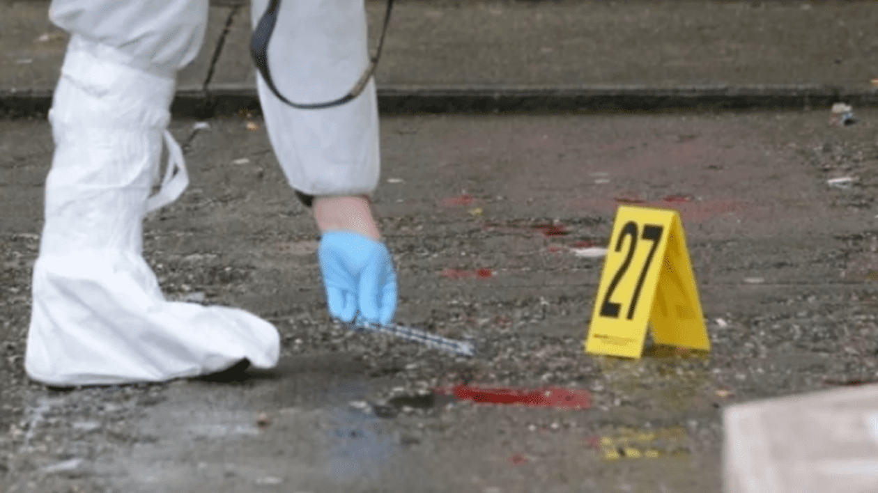 UPDATE/ Un polițist din Pitești și copilul său de 3 ani, găsiți morți în casă. Bărbatul și-ar fi ucis copilul, apoi s-a sinucis. Soția a făcut descoperirea macabră