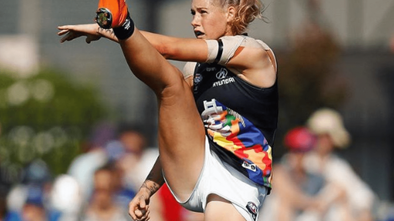 Fotografia cu Tayla Harris care a provocat un scandal național în Australia. FOTO: instagram.com/tayla_harris