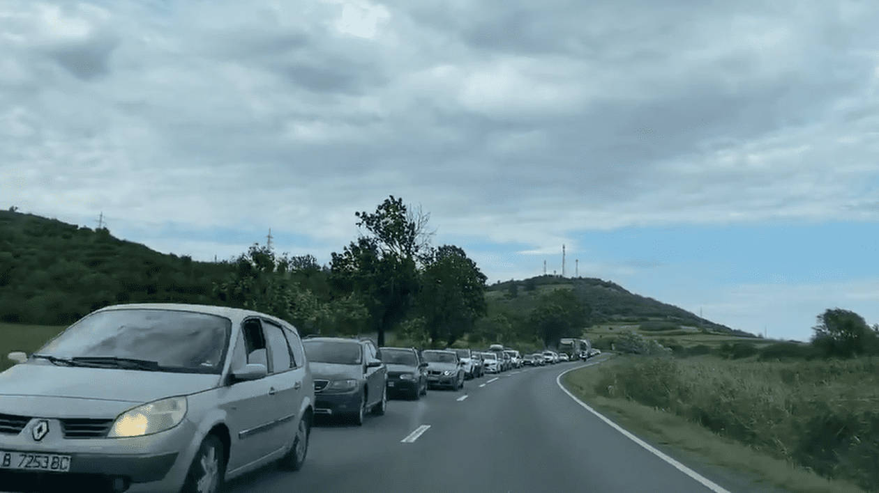 Trafic intens pe Valea Prahovei, pe ambele sensuri ale DN 1. Unde sunt cele mai aglomerate zone