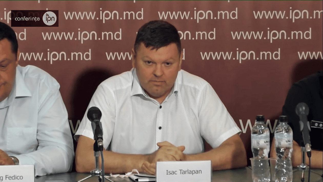 Cum făcea contrabandă un șef al Poliției de Frontieră din Republica Moldova. Ancheta, pornită după lansarea a mii de pachete de țigări dintr-un deltaplan