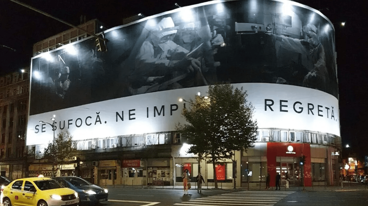 De ce oamenii ridică din umeri când citesc „455 morți”, „deși, dacă ar fi să vadă 4-5 morți, mulți dintre noi ar albi peste noapte”