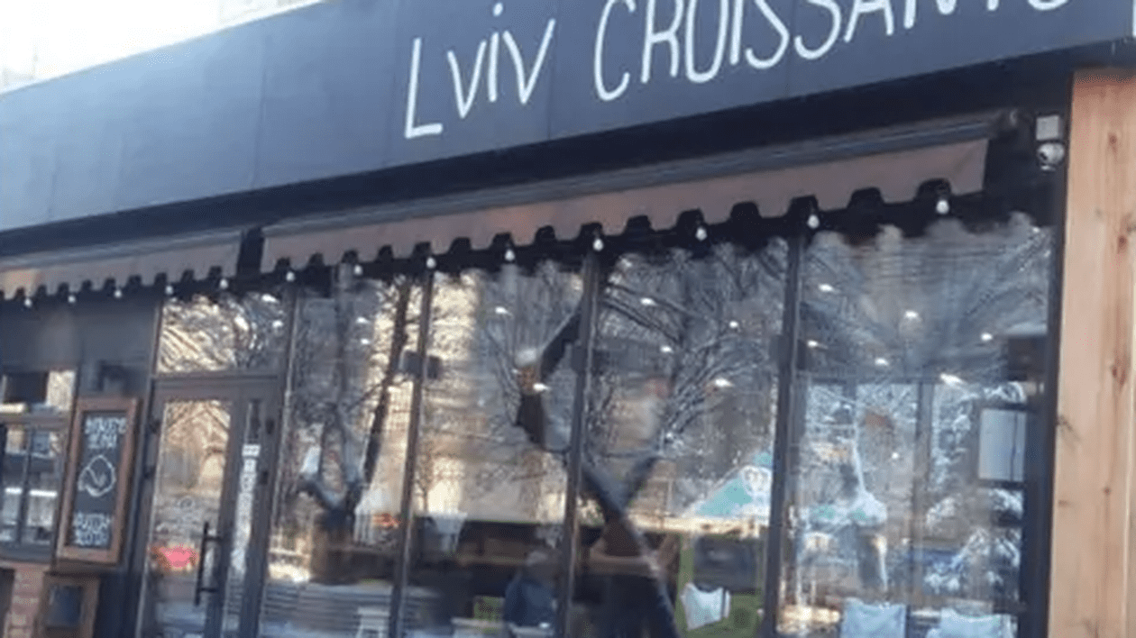 Cafeneaua din Liov în care a intrat actrița Angelina Jolie va fi demolată. Explicația primarului
