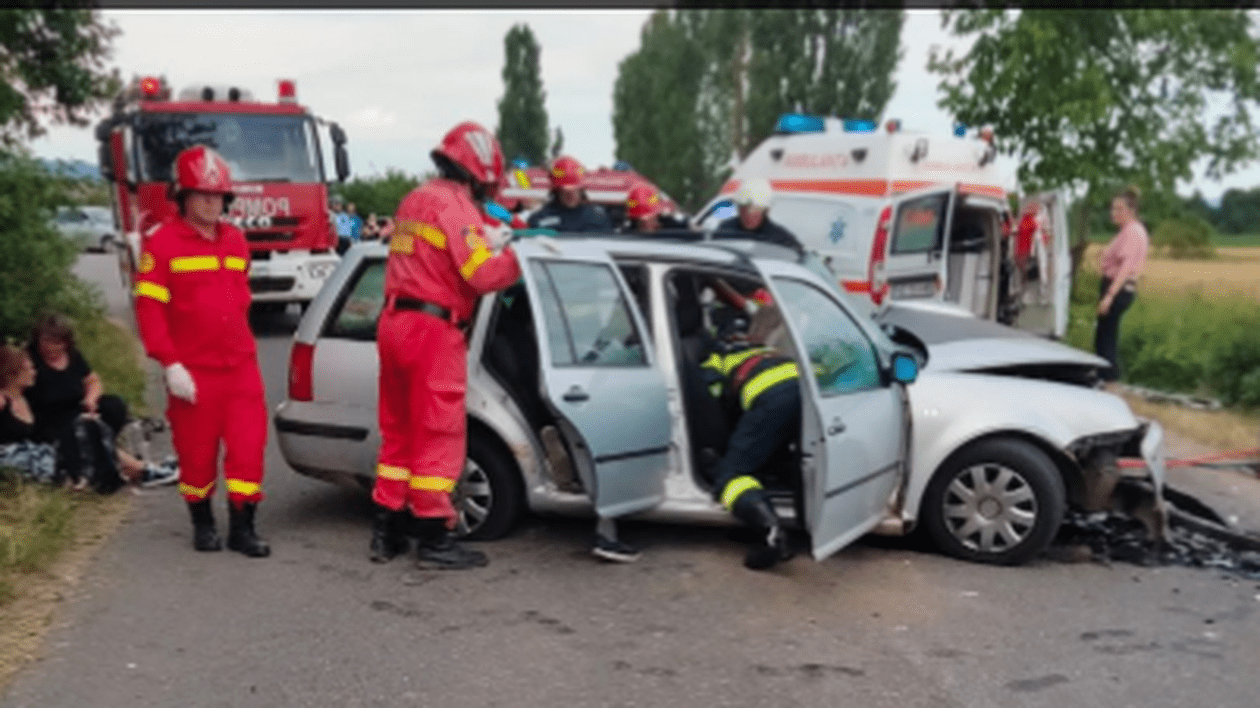 7 răniţi, între care cinci adolescenți, după un grav accident rutier, în Hunedoara. A fost activat planul roşu de intervenţie