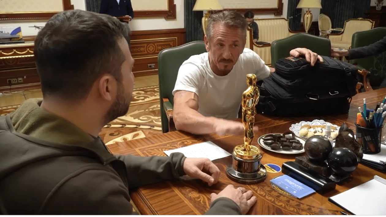 Actorul american Sean Penn a lăsat la Kiev o statuetă Oscar. „Va rămâne în Ucraina până la sfârșitul războiului”