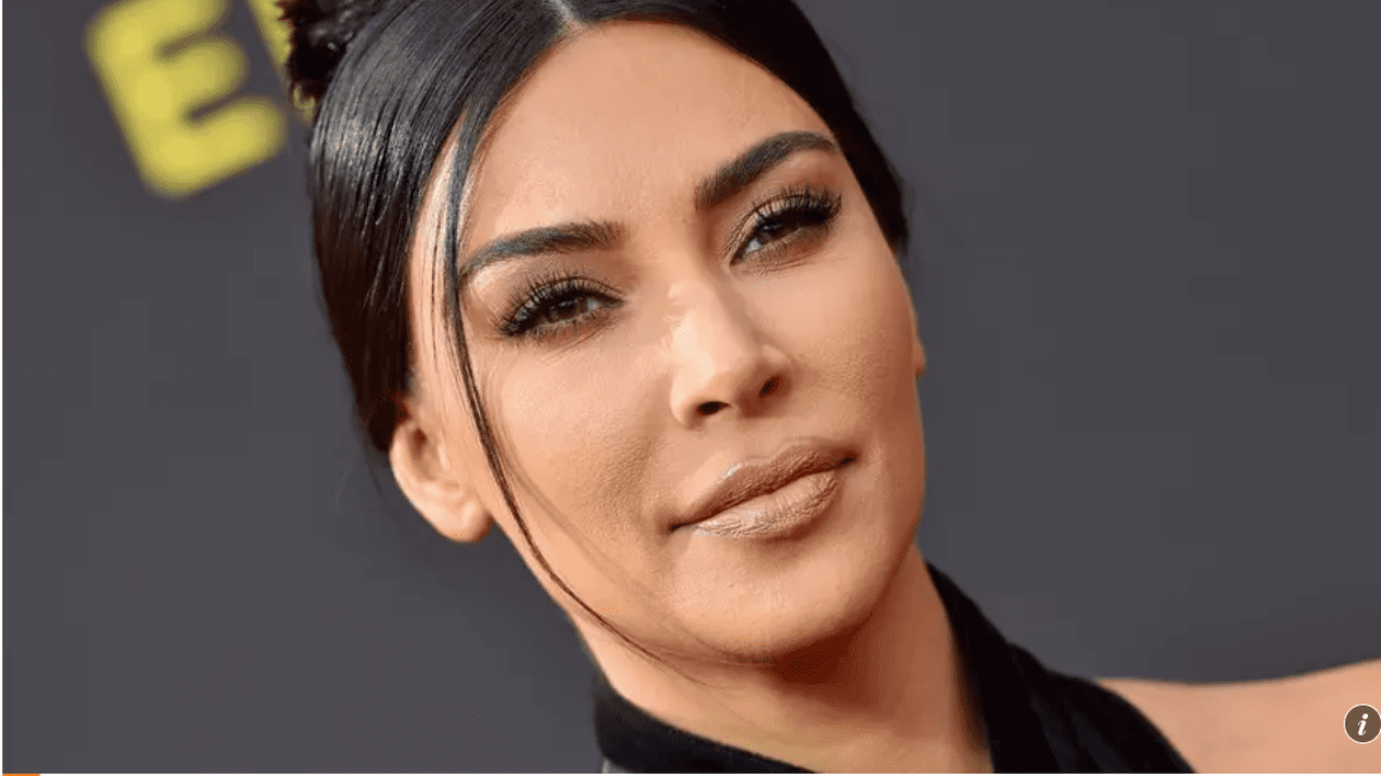 Kim Kardashian a cumpărat la licitație pandantivul Attallah Cross, purtat de prințesa Diana. Suma fabuloasă pe care a oferit-o