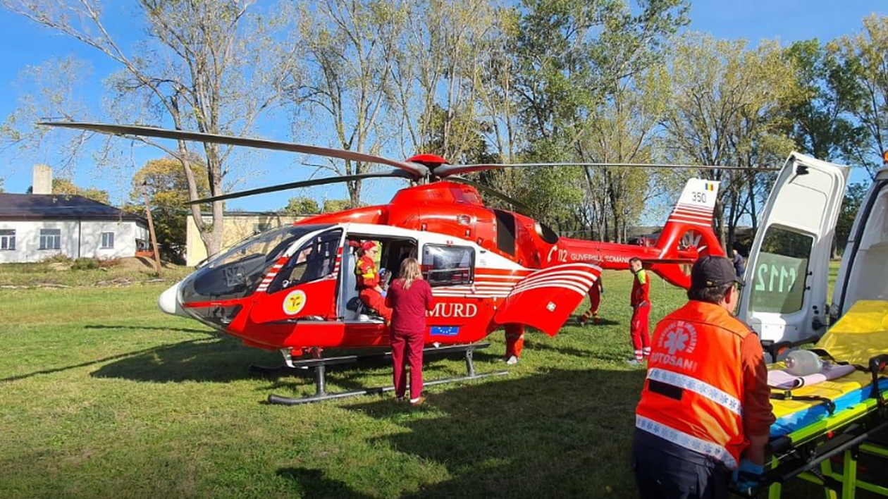 Iubita fotbalistului Eduard Florescu, de la FC Botoșani, transportată cu elicopterul SMURD la spital în Iași, în urma unor complicații apărute după ce a pierdut o sarcină