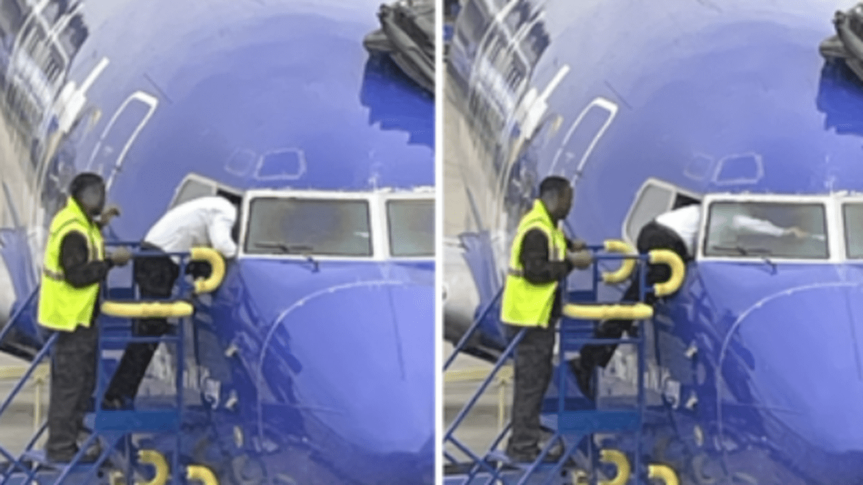 Un pilot a intrat în cabină pe geam, după ce un pasager a blocat din greșeală ușa de acces în avion, în SUA
