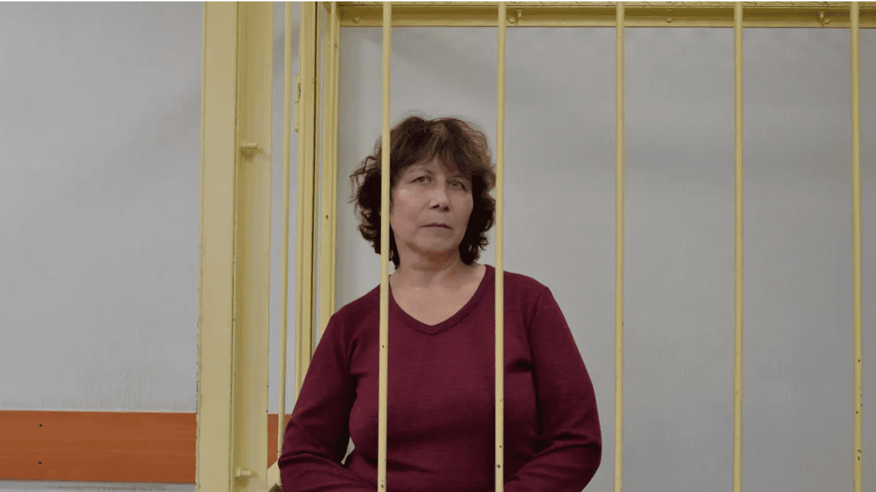 Sentința primită de femeia care a lăsat un bilet pe mormântul părinților lui Putin în care îl făcea pe liderul de la Kremlin „ciudat” și „criminal”