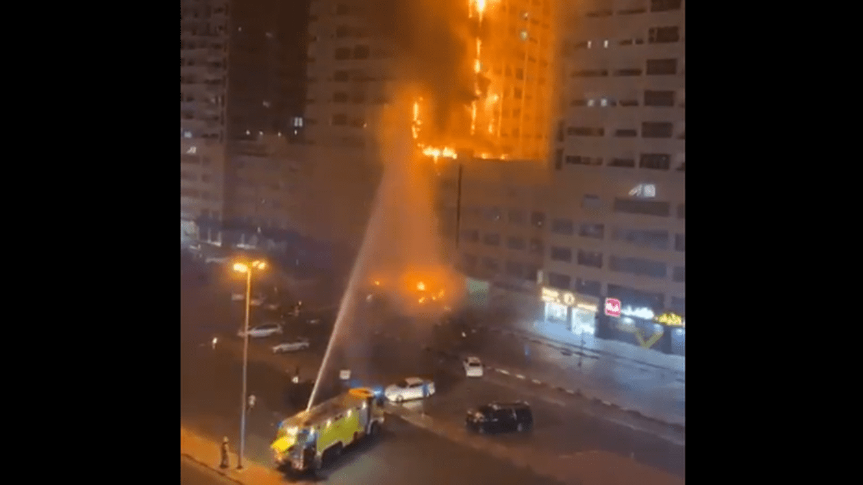 Incendiu violent într-un bloc turn din Emiratele Arabe Unite - VIDEO