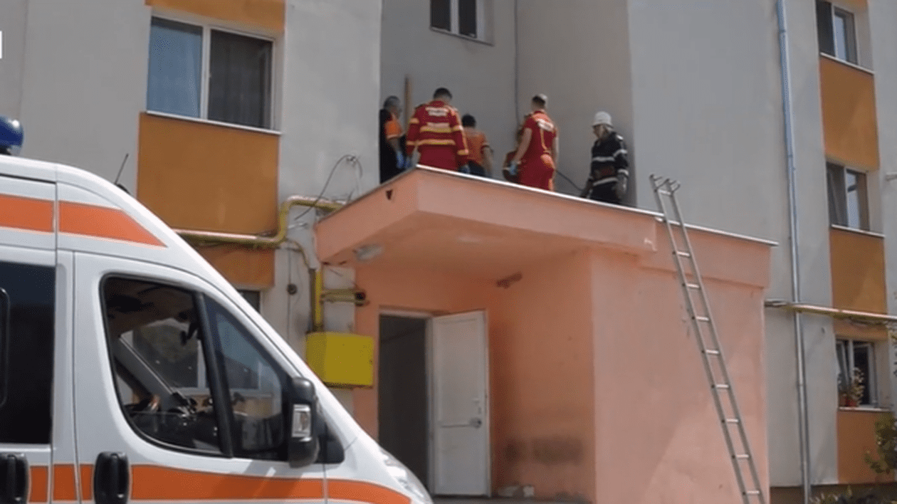 Un băiețel de trei ani, la spital după ce a căzut de la etajul trei al unui bloc din Galați