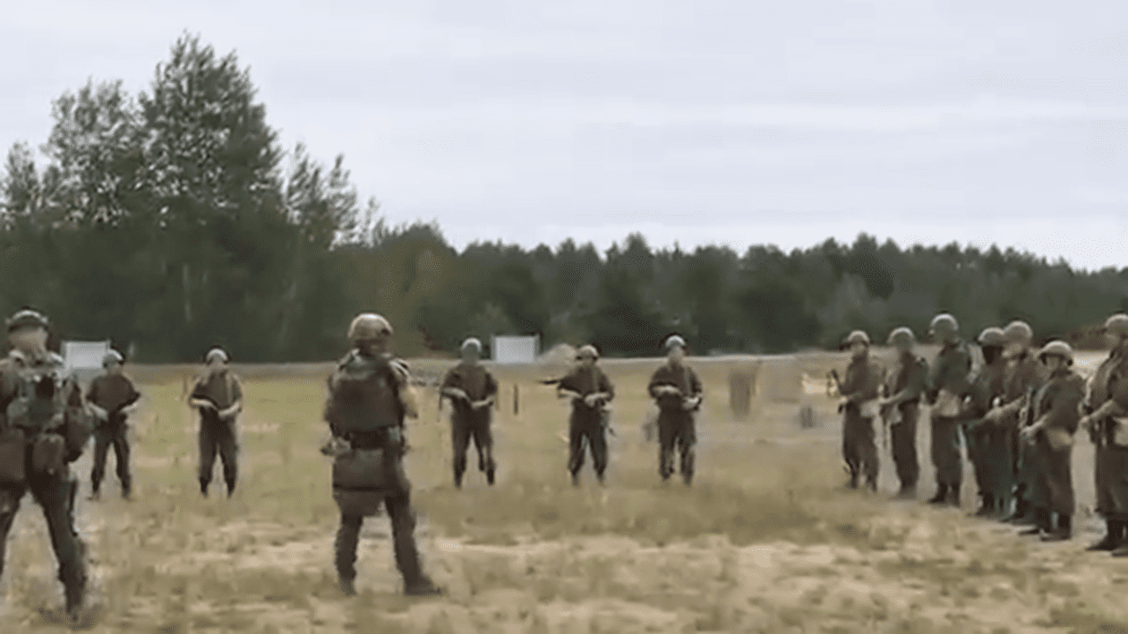 Mercenarii Wagner au început să antreneze trupele belaruse. „Recruții învață abilitățile de deplasare pe câmpul de luptă și de tragere tactică”
