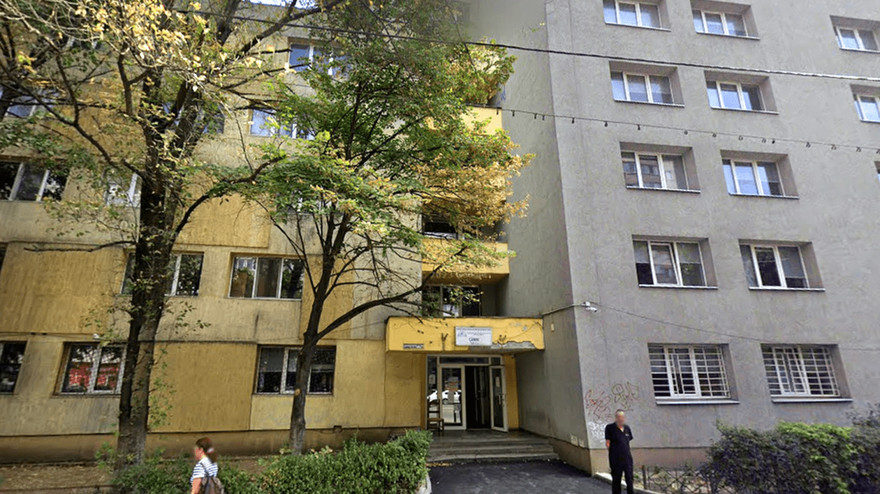 Zeci de studenți autoevacuați, după un incendiu la un cămin împărțit de Facultatea de Construcții și ASE, în București