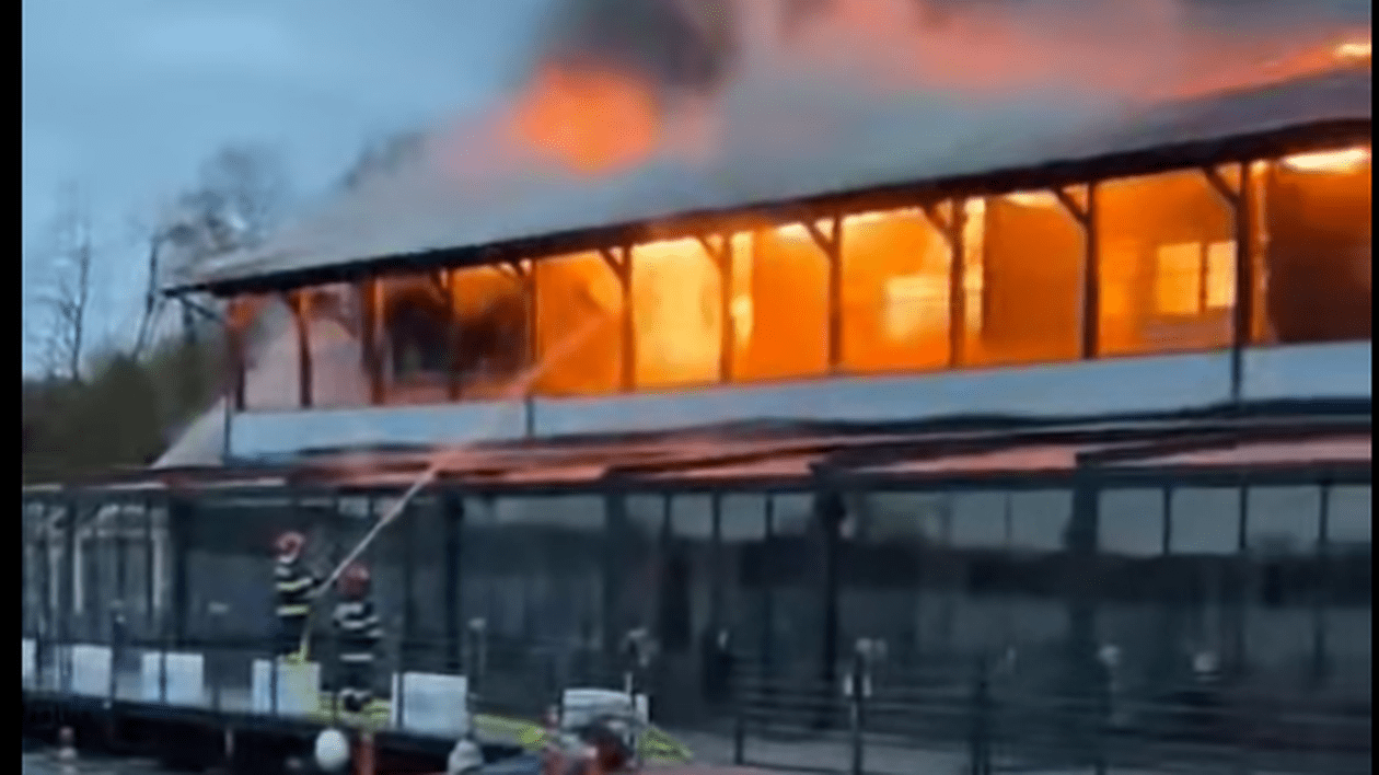 Restaurantul „Taverna Racilor” din Snagov, care a ars complet, a fost amendat de ISU, în luna mai. Reacția patronului