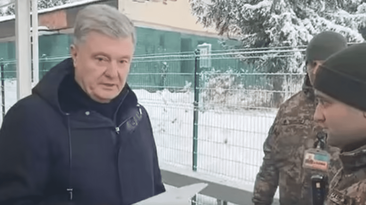 Petro Poroșenko, fostul președinte al Ucrainei, nu a fost lăsat de vameși să părăsească țara. „Încă o dată teatrul absurdului la graniță”