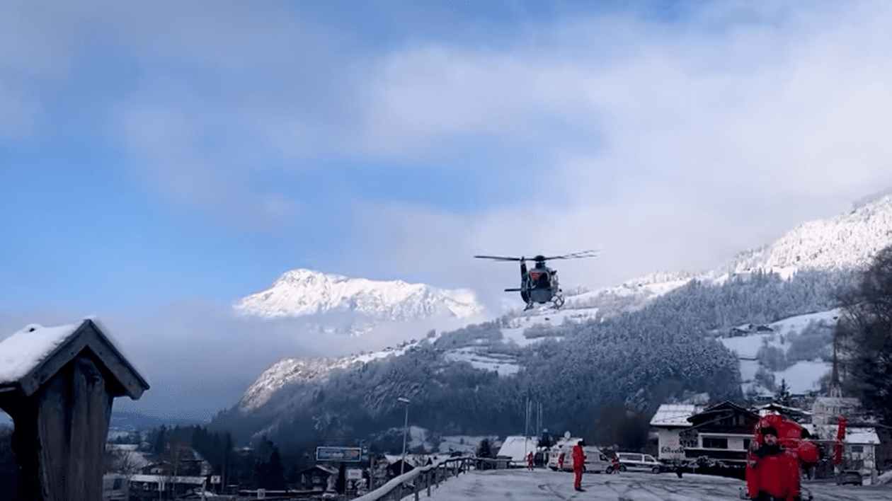 Patru oameni grav răniți după ce o telegondolă s-a prăbușit, în Austria. Un copac a căzut pe cabluri