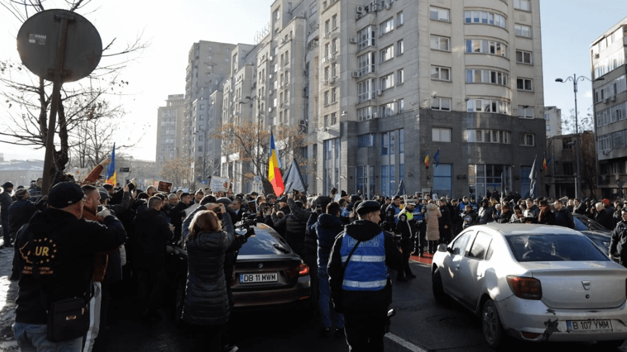 Amenzile aplicate după protestul AUR din fața sediului ASF din București: „Au refuzat să coopereze, au blocat traficul rutier”
